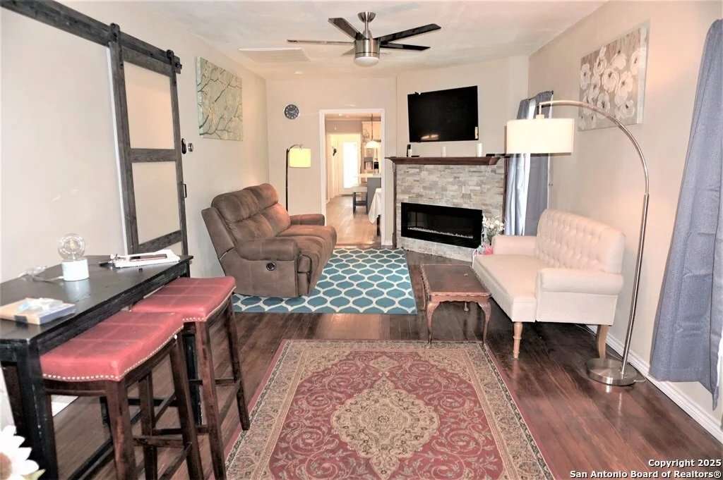 Photo of 1105 N Buchanan