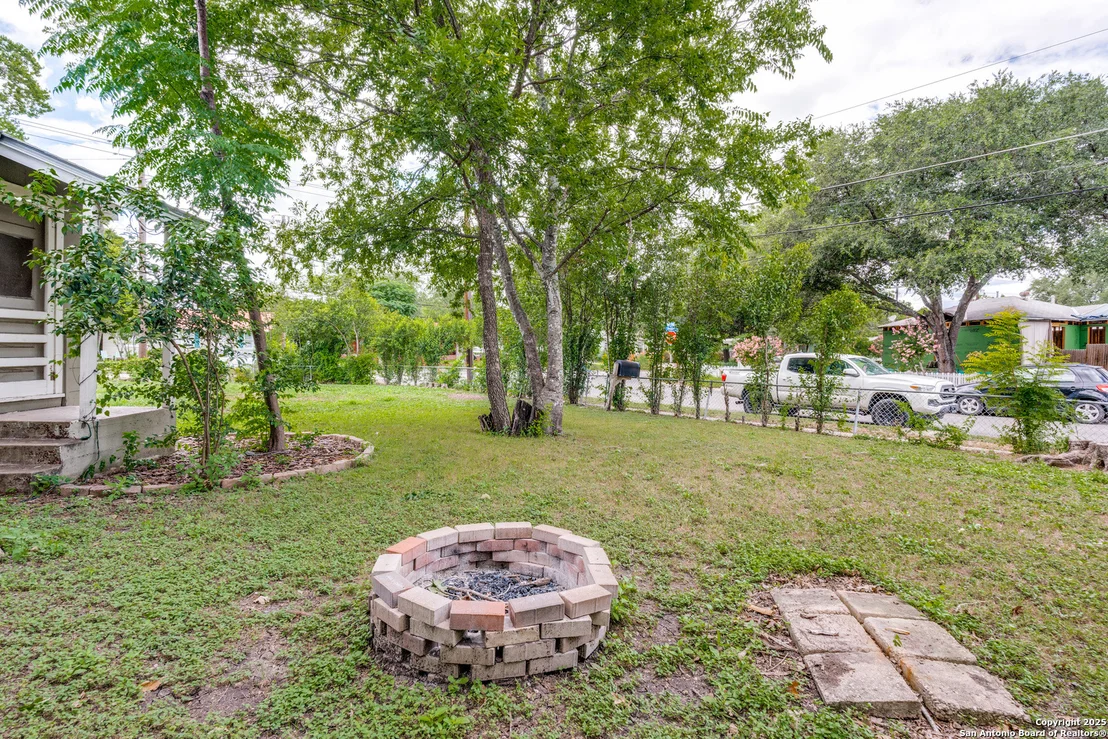 Photo of 106 Field Crest Dr
