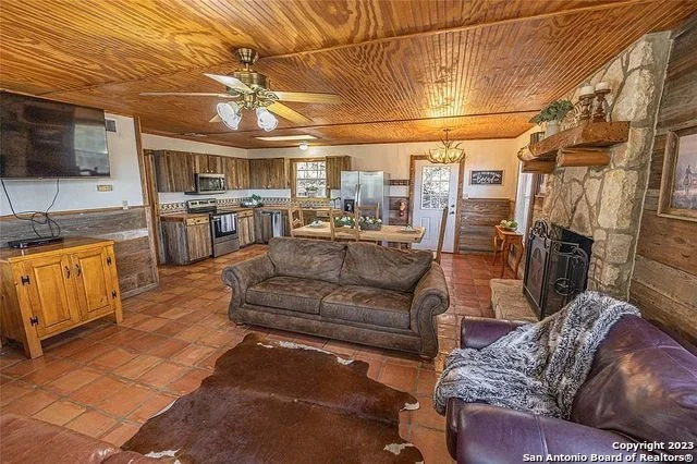 Photo of 606 Canyon Oaks Dr