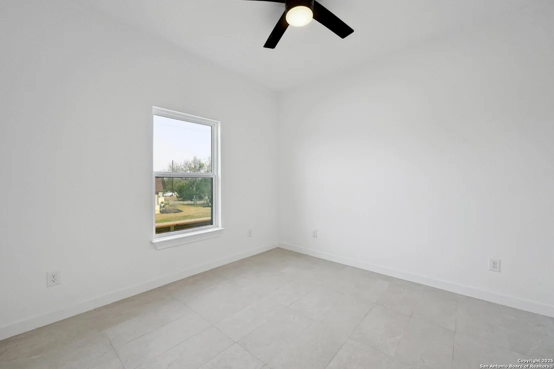 Photo of 102 W Eli Chandler