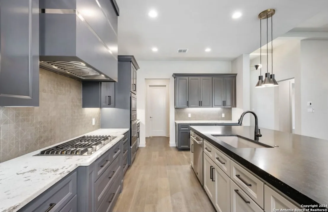 Photo of 7206 BLUFF RUN