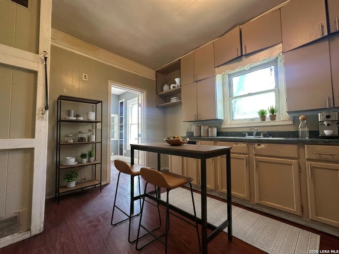Photo of 423 Barrett Place