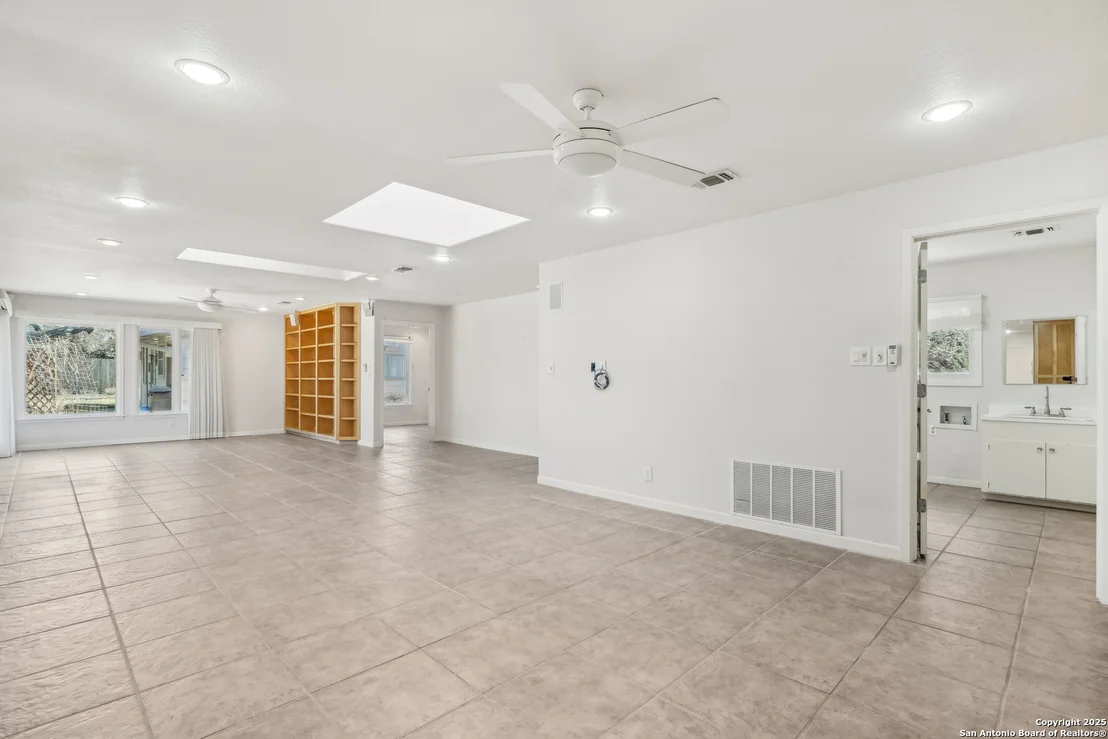 Photo of 122 Long Bow Rd.