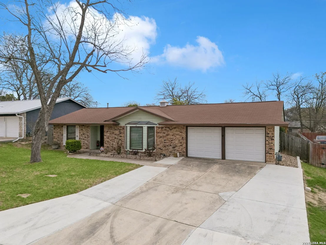 Photo of 218 Whispering Oaks