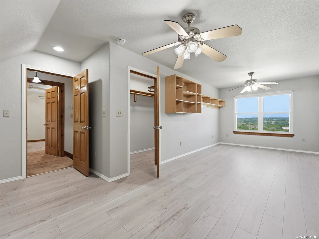 Photo of 412 Bear Springs Trl