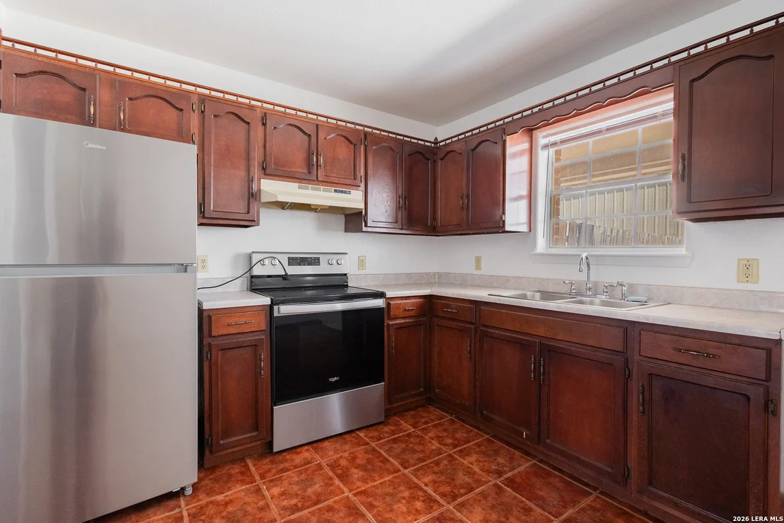 Photo of 121 Falcon Blvd