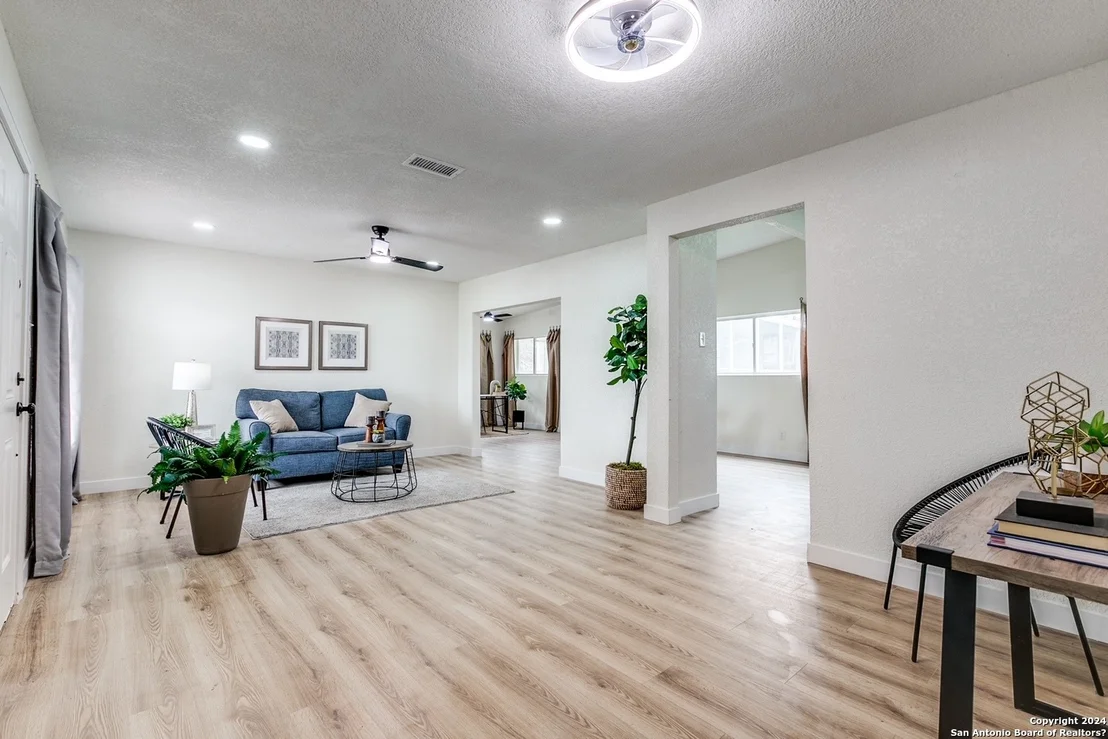 Photo of 115 Antrim Dr