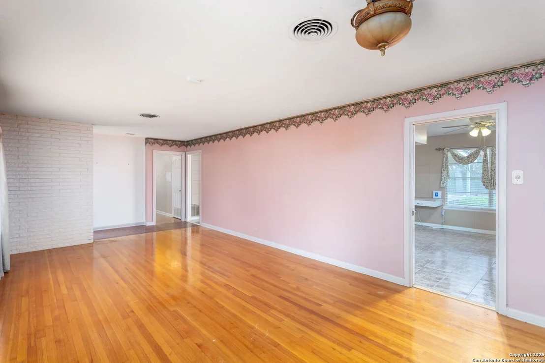Photo of 104 ROLLING GREEN DR