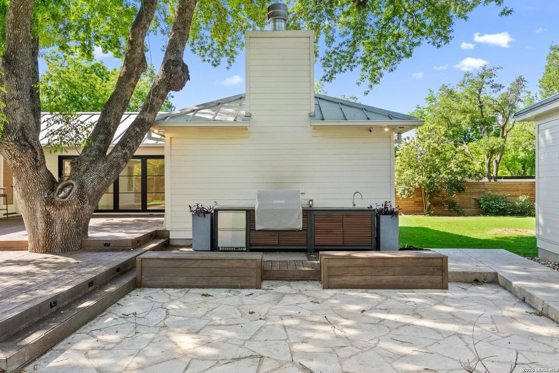 Photo of 1402 HUTTO RD