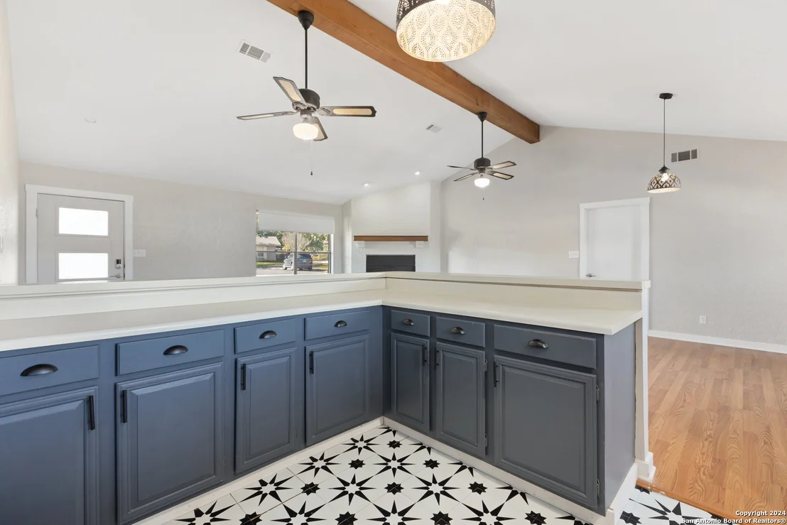 Photo of 8 ROSELAWN CIR