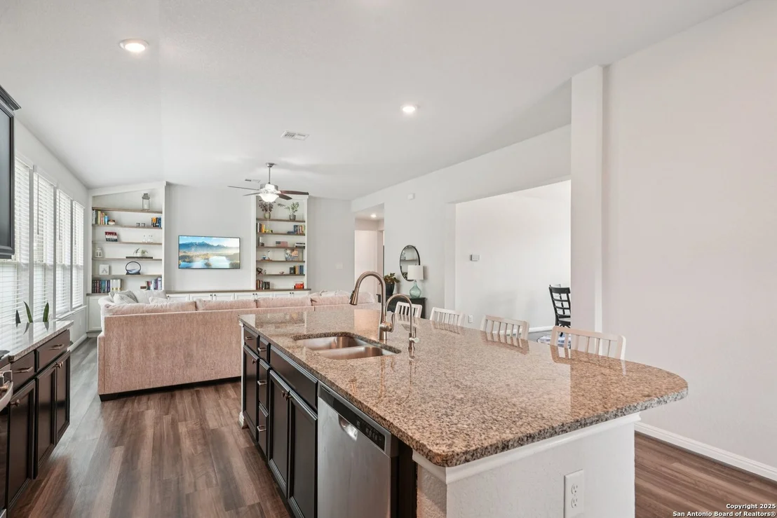 Photo of 4938 Oxbow