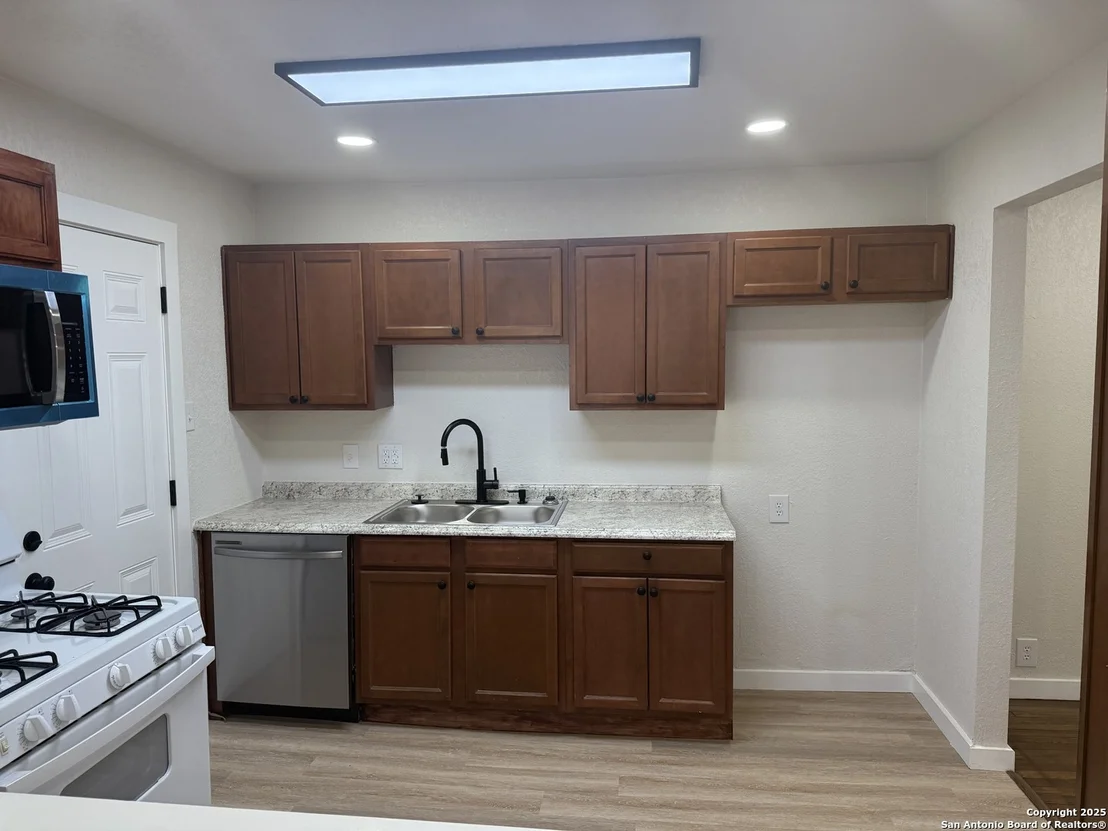 Photo of 223 Adrian