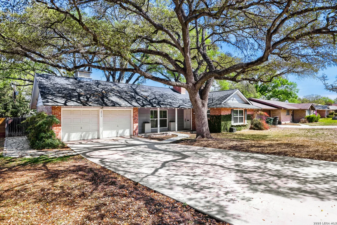 Photo of 2915 Oakleaf Dr