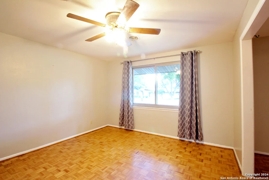 Photo of 718 WINDROCK DR