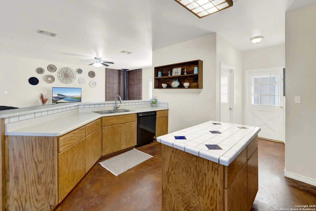 Photo of 330 TWIN OAK