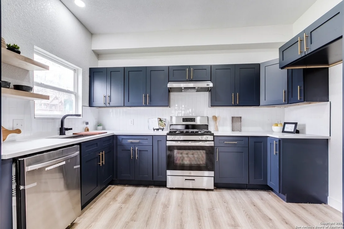 Photo of 115 Antrim Dr
