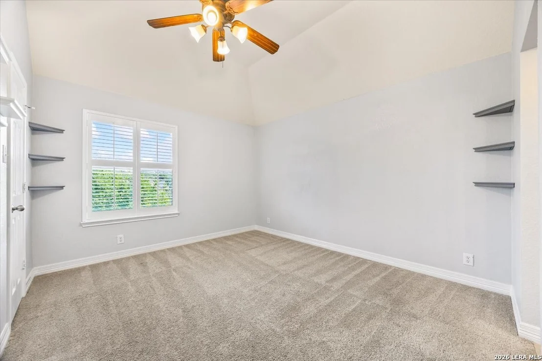 Photo of 430 White Cyn