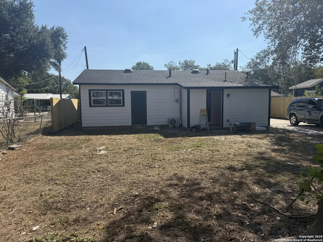 Photo of 143 Toltec