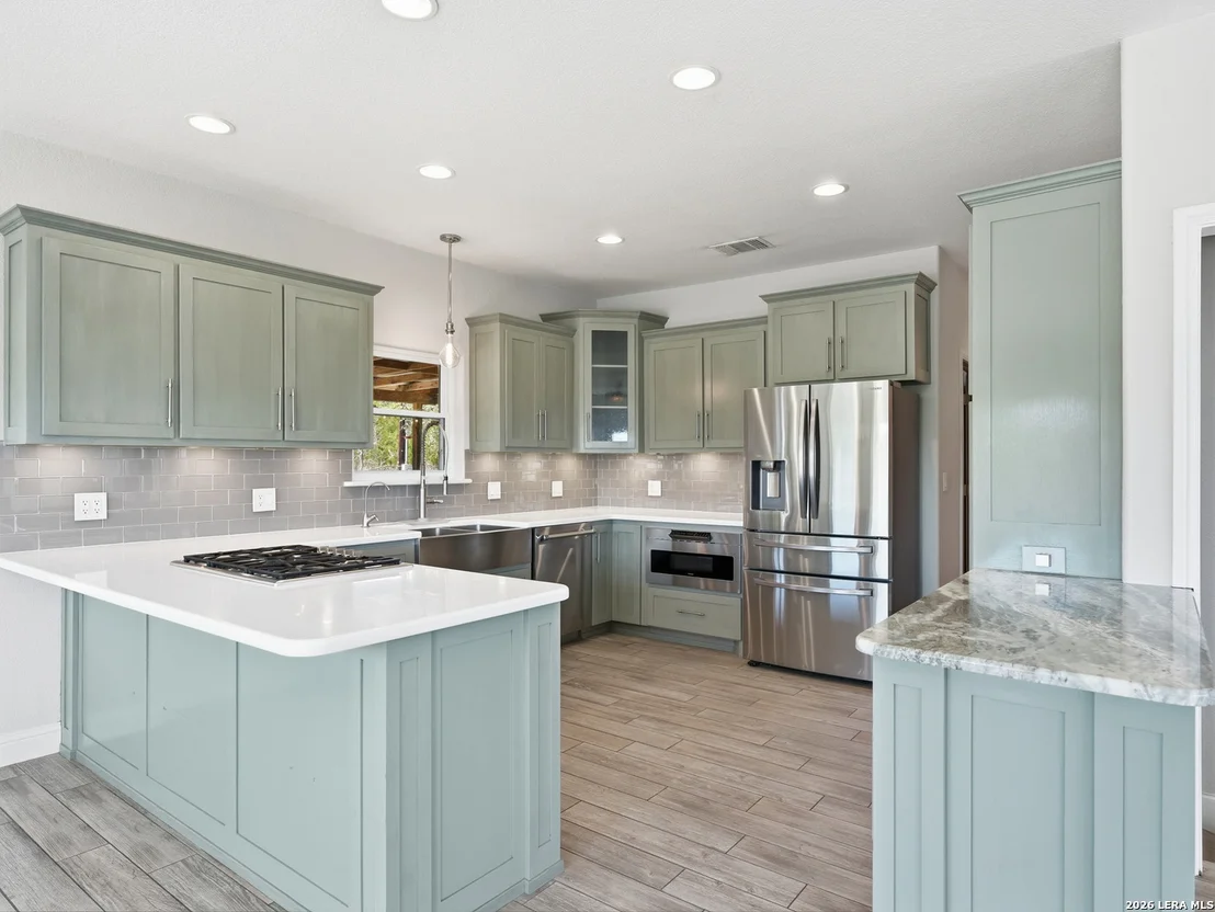 Photo of 412 Bear Springs Trl
