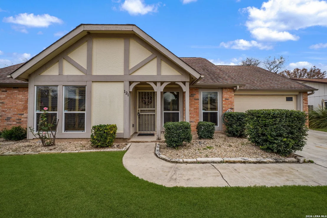 Photo of 121 Fort Wayne