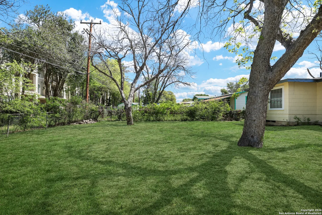 Photo of 327 SUMNER DR