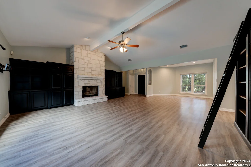 Photo of 172 LAKE FRONT DR