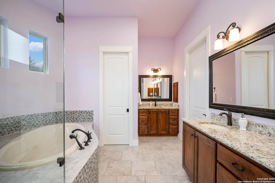 Photo of 832 oak bluff