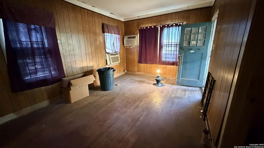 Photo of 906 Canton