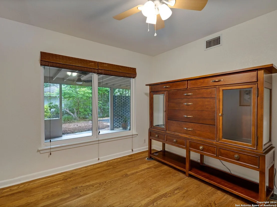 Photo of 534 OAKLEAF DR