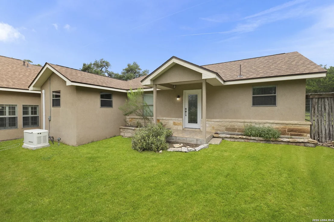 Photo of 128 Comal Oak