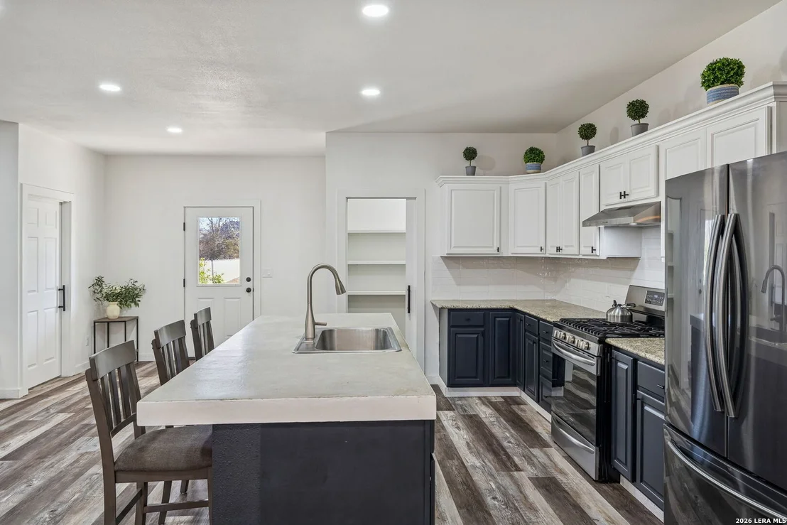 Photo of 562 Kendalia Ave