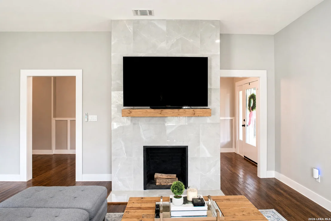 Photo of 811 N Buchanan