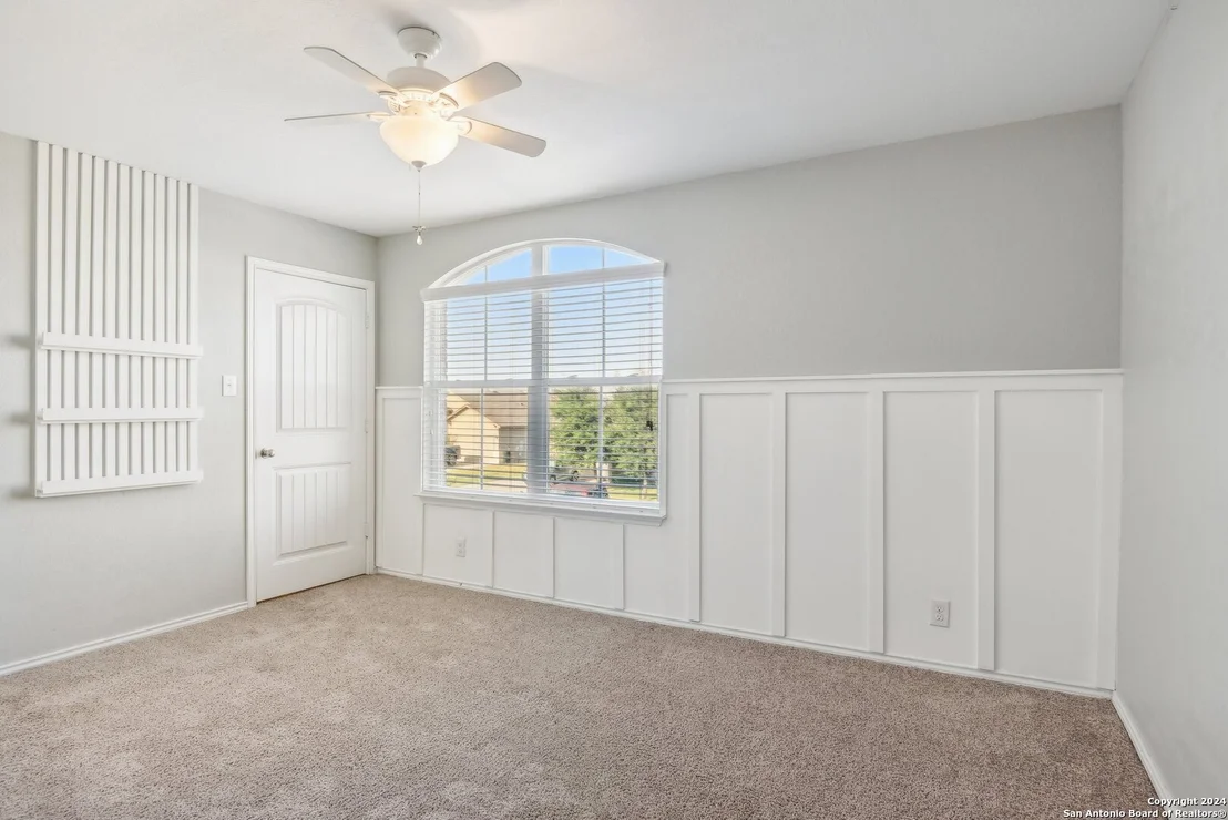 Photo of 429 KINGS WAY