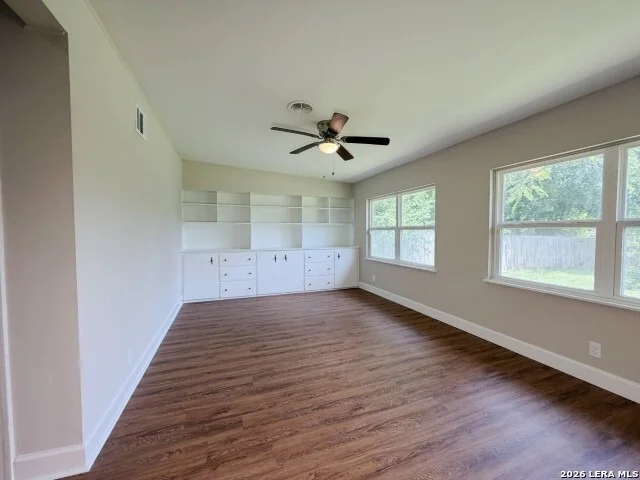Photo of 539 Oakleaf Dr