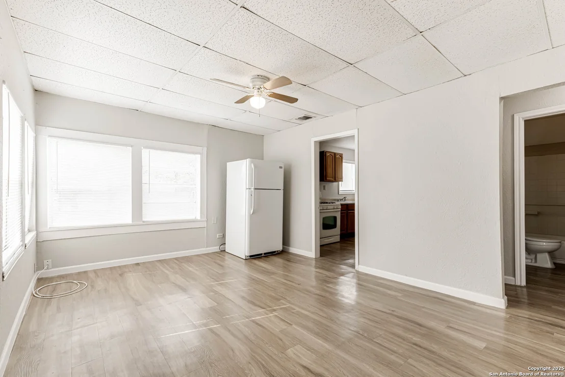 Photo of 835 Grosvenor