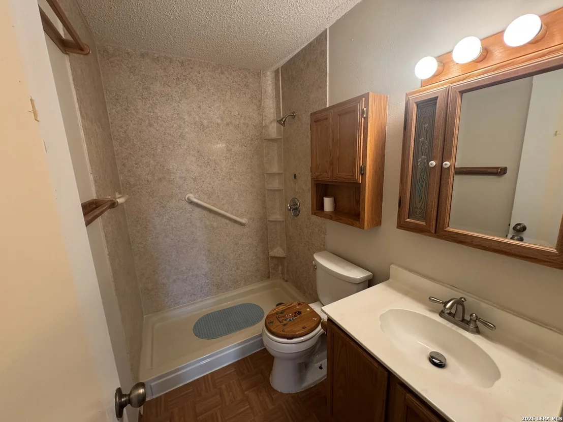 Photo of 7702 Chatsworth