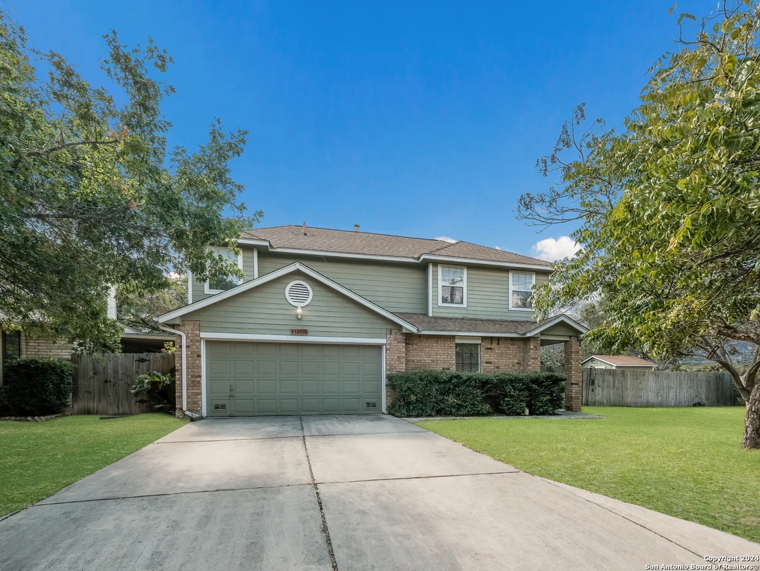 Photo of 10906 LAKE PATH DR