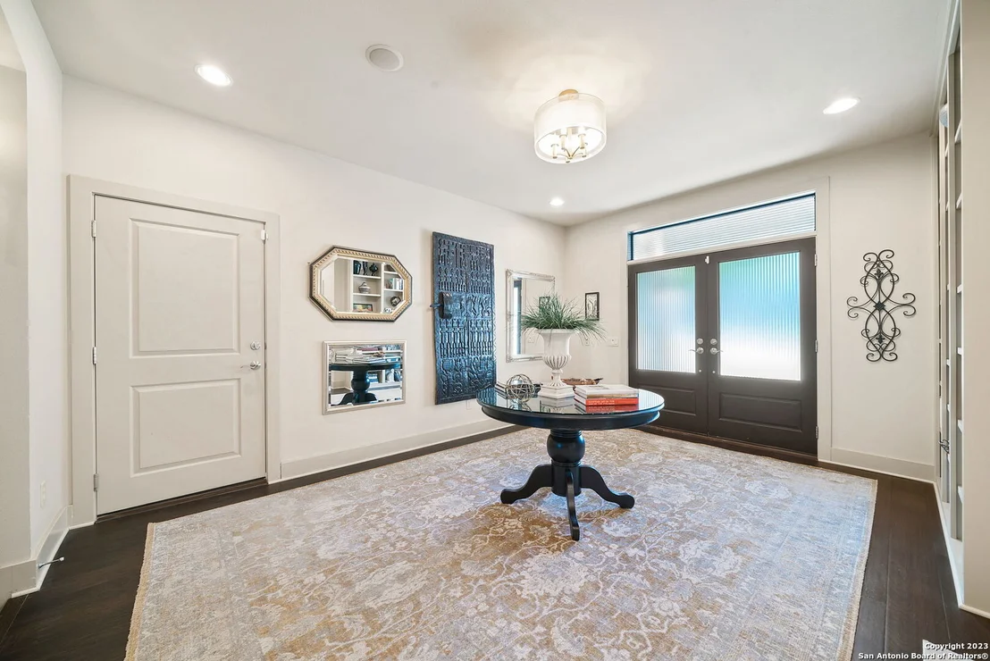 Photo of 8 Benchwood Cir