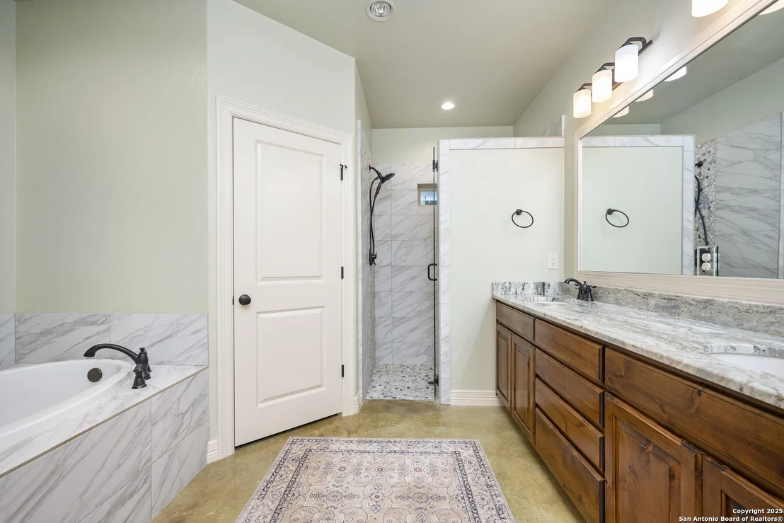Photo of 103 Oak Forest