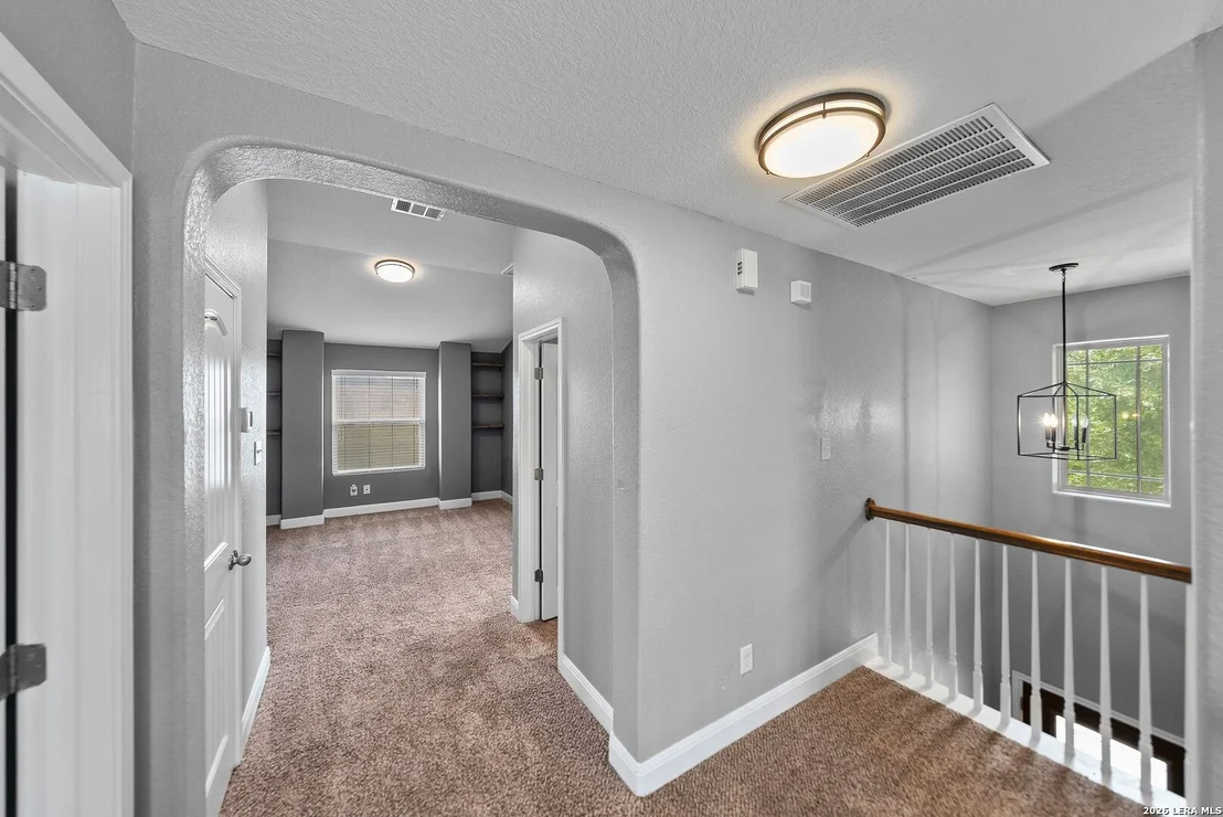 Photo of 2522 Middleground
