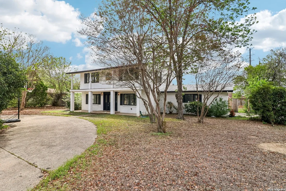 Photo of 302 WEATHERCOCK LN