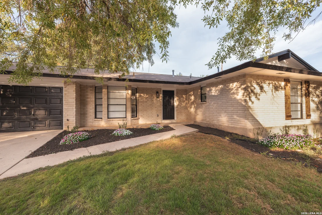Photo of 331 SHIN OAK DR