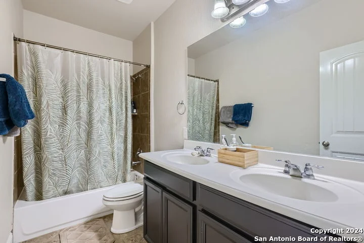 Photo of 109 GRAND VIS