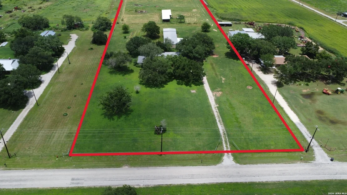Photo of 900 N Graytown Rd