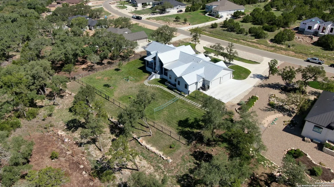 Photo of 1231 Smoky Loop Rd