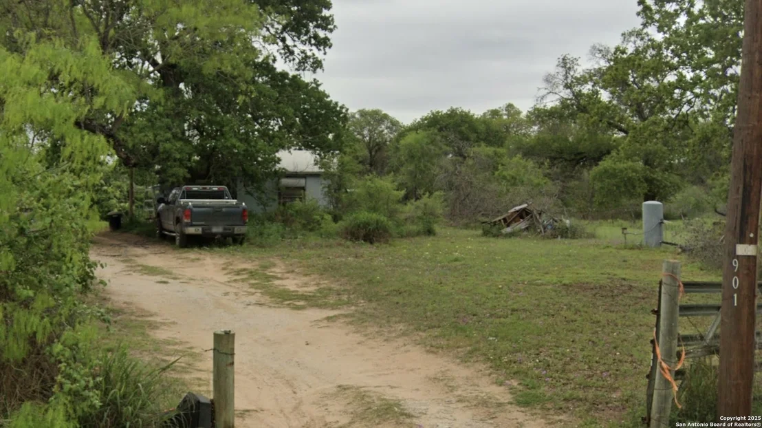 Photo of 901 Forest Oaks Dr.