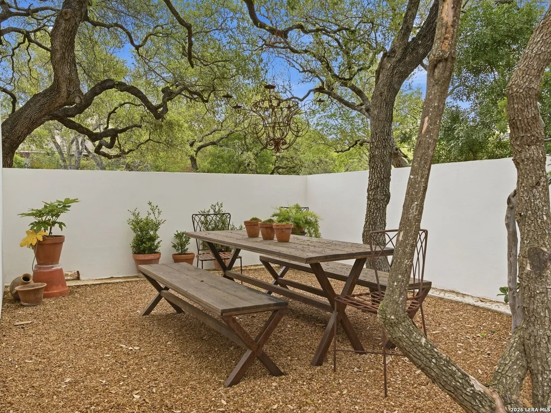Photo of 2355 Oakland Bend