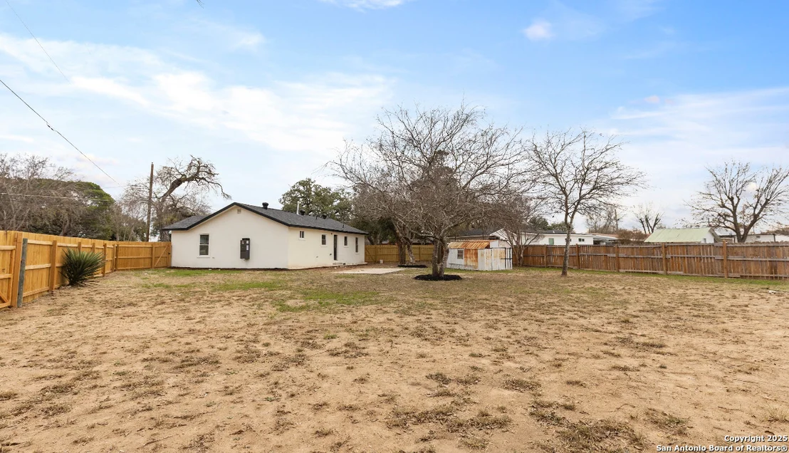 Photo of 601 W MOORE AVE