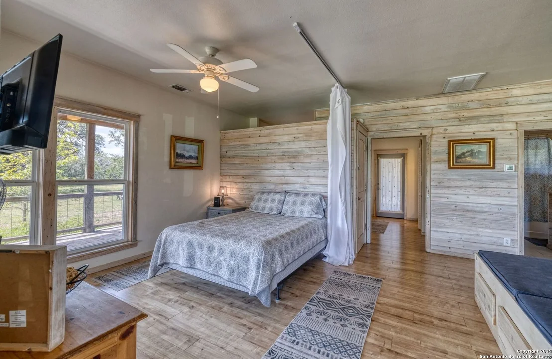 Photo of 565 Loop Rd.