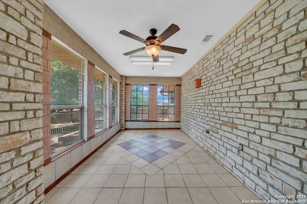 Photo of 301 Red Oak